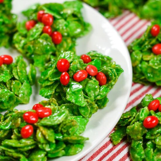 Holly Leaf Cookies - Recipe photo by bastecutfold