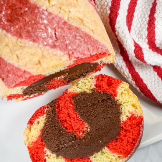 Christmas Cake Roll - Recipe photo by bastecutfold