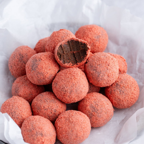 Strawberry Truffles - Recipe photo by KitchenDivas