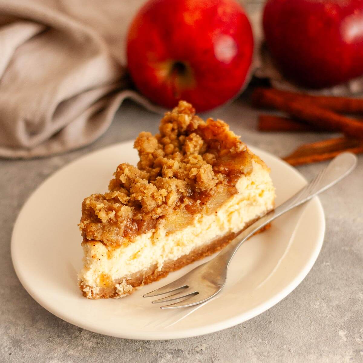 Easy Apple Crumble Cheesecake - Recipe photo by Pastry Wishes