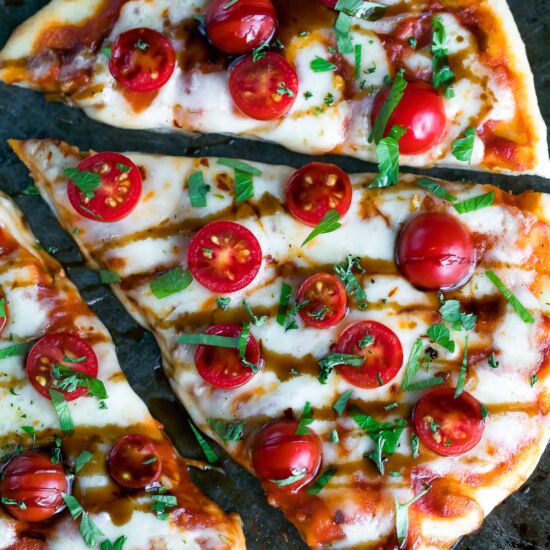 Margherita Flatbread Pizza - Recipe photo by peasandcrayons