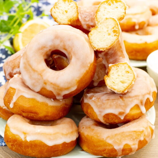 Vegan Doughnuts - Recipe photo by mecooks.com