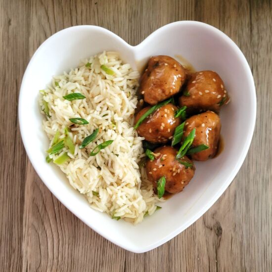 Sticky Orange Chicken Meatballs - Recipe photo by Maca Meillon