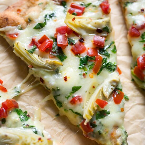 Spinach Artichoke Flatbread Pizza - Recipe photo by peasandcrayons