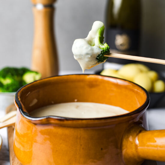 Healthy Vegan Cheese Fondue - Recipe photo by veggiejam
