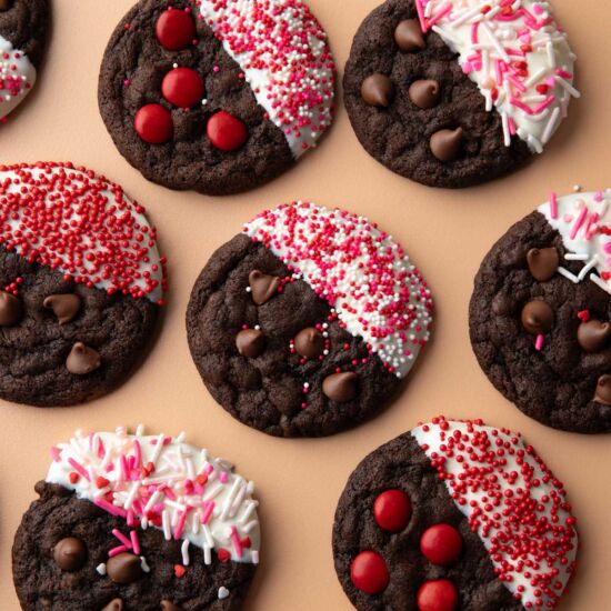 White Chocolate Dipped Cookies - Recipe photo by peasandcrayons