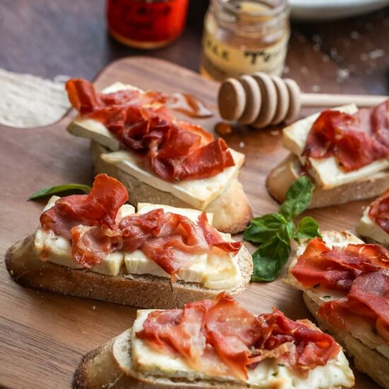 Baked Brie and Prosciutto Crostini - Recipe photo by CookingMyDreams