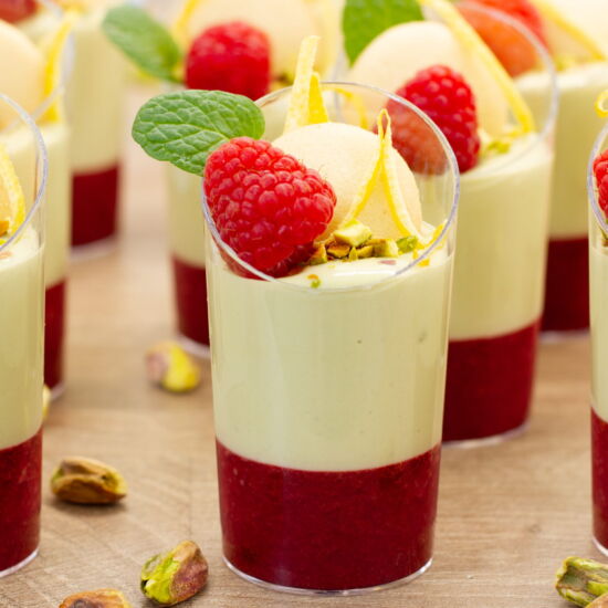 Pistachio and Raspberry Dessert - Recipe photo by mecooks.com