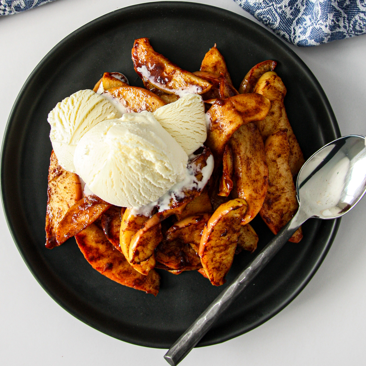 Air Fryer Apples - Recipe photo by the food blog