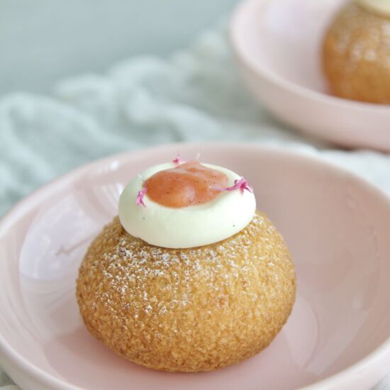 Rhubarb Vanilla Choux Pastries - Recipe photo by NIEMI