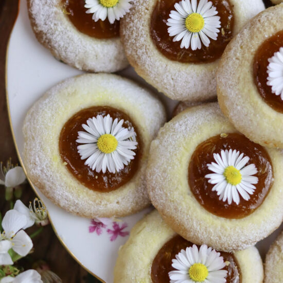 Dandelion Apricot Cookies - Recipe photo by Food Nutters