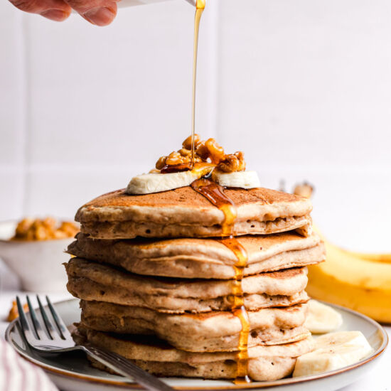Vegan Banana Walnut Pancakes - Recipe photo by veggiejam