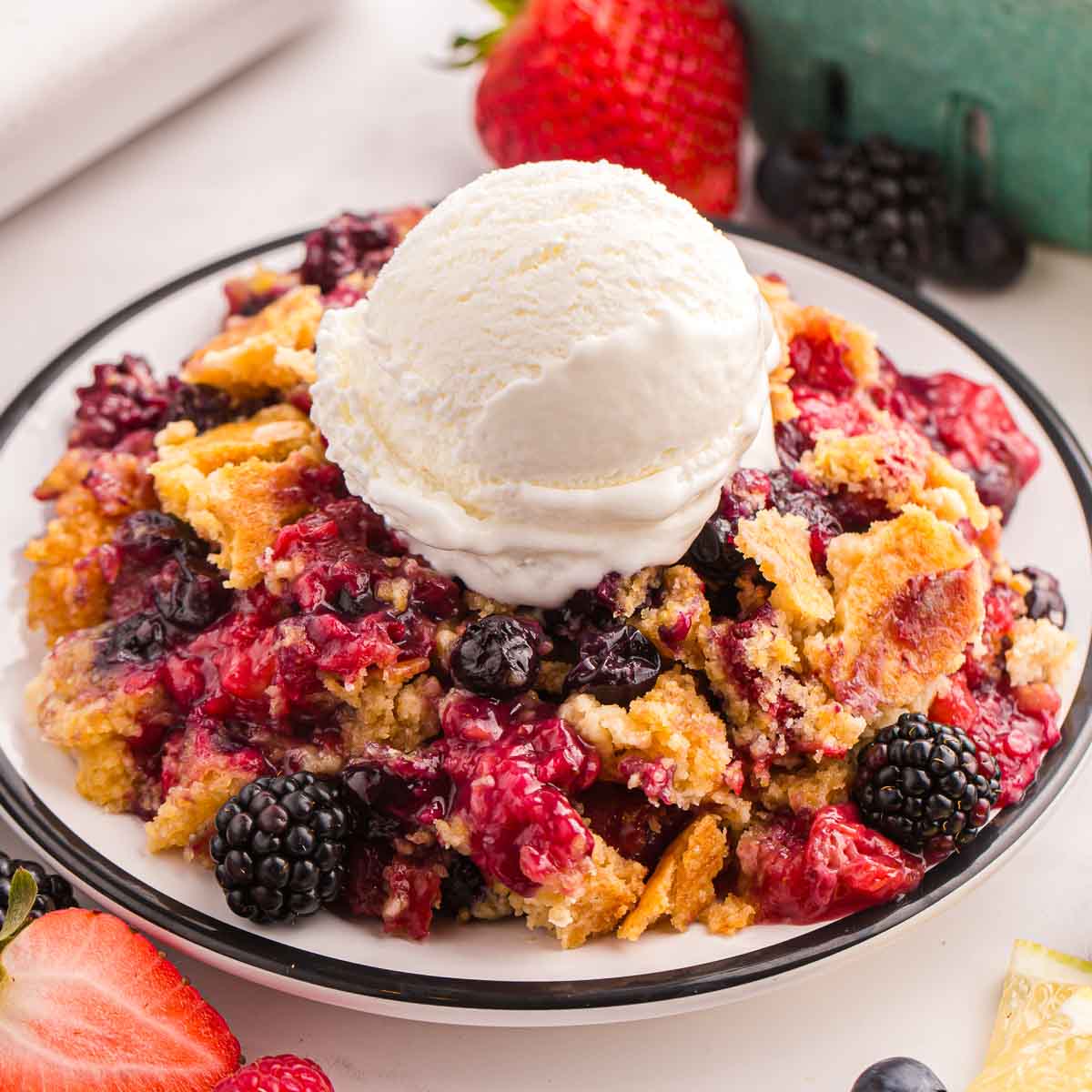 5-Ingredient Berry Cobbler - Recipe photo by bykelseysmith