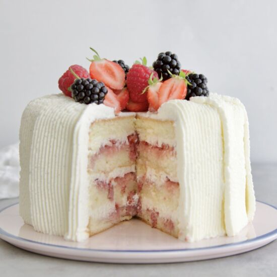 Berry Viktoria Sponge Cake - Recipe photo by NIEMI