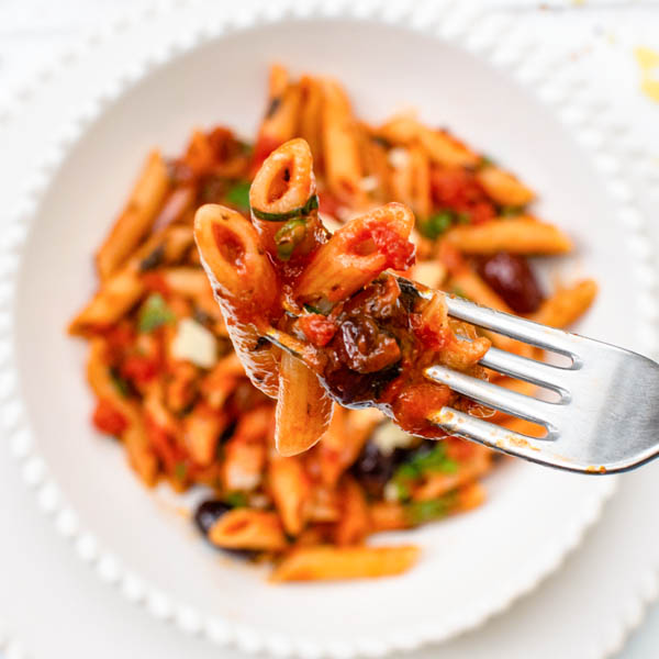 Pasta Puttanesca (Vegan) - Recipe photo by theflexitarian