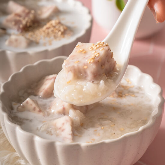 Taro Pudding (Che Khoai Mon) - Recipe photo by takestwoeggs