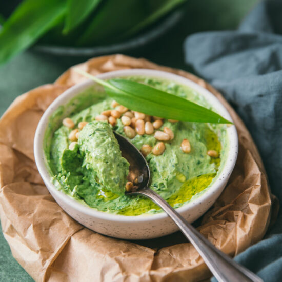 Cottage Cheese with Wild Garlic - Recipe photo by zesttangerine