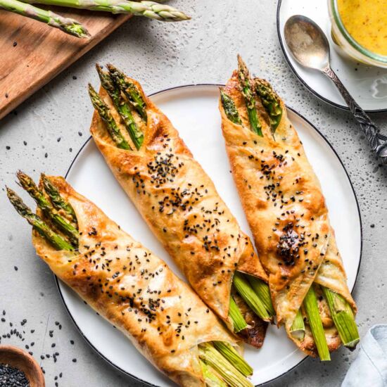 Vegan Asparagus Rice Paper Parcels - Recipe photo by veggiejam