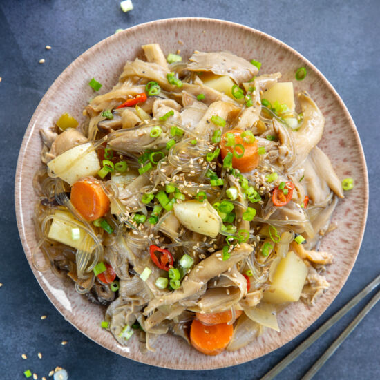 Beoseot Jjim (Braised Mushrooms) - Recipe photo by BitterSweet