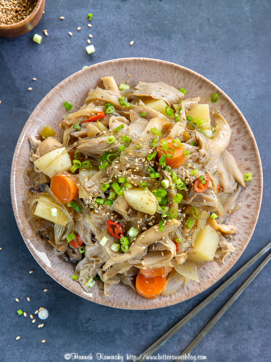 Beoseot Jjim (Braised Mushrooms) - Recipe photo by BitterSweet