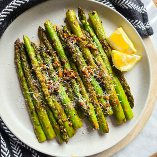 Garlicky Pan Fried Asparagus - Recipe photo by the_happy_veg