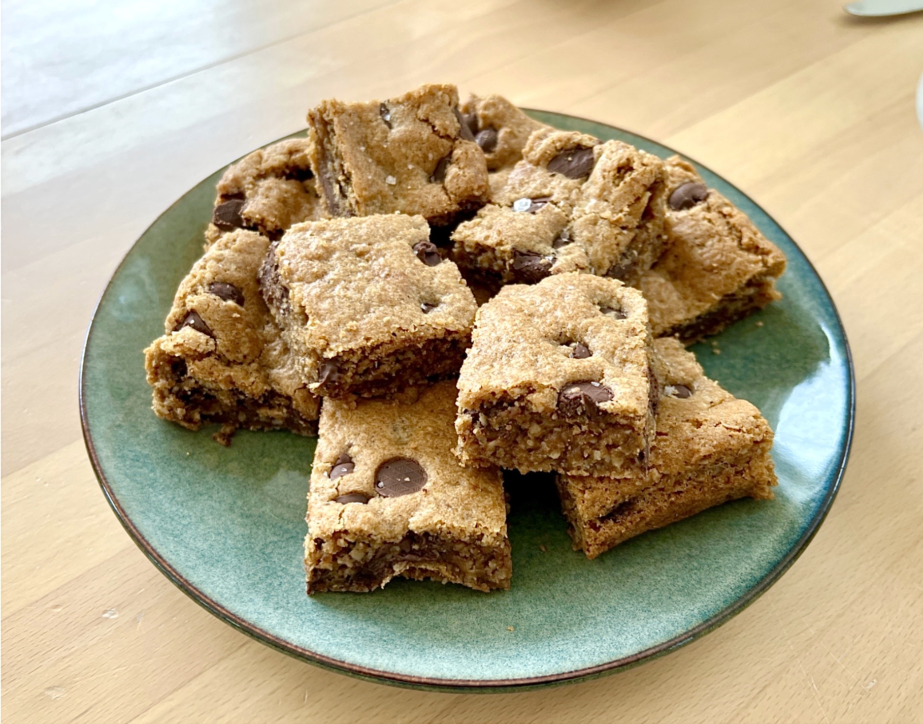 Chocolate Chip Cookiebars - Recipe photo by Ellevild Madblog