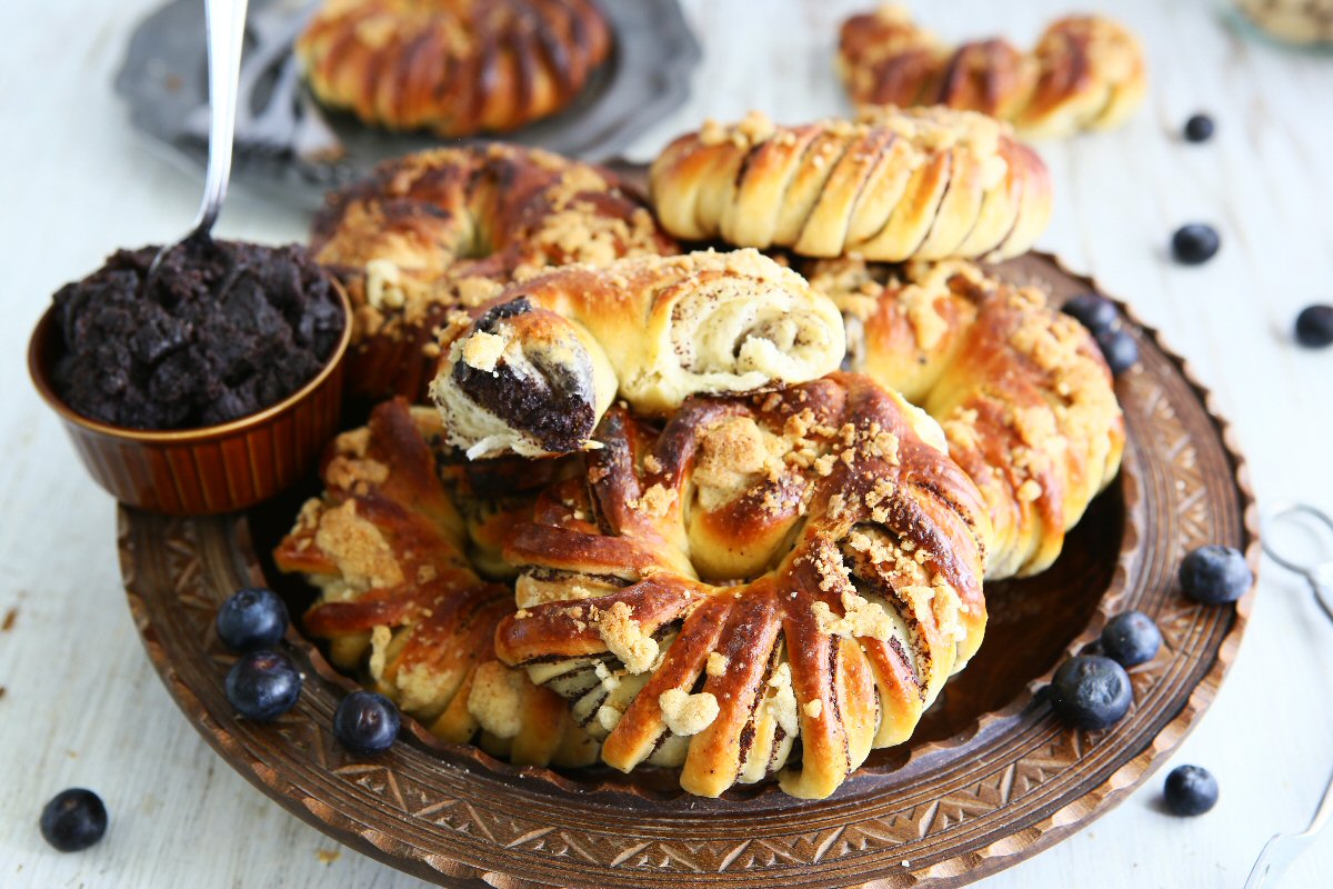Poppy Streusel Buns - Recipe photo by angiesrecipes