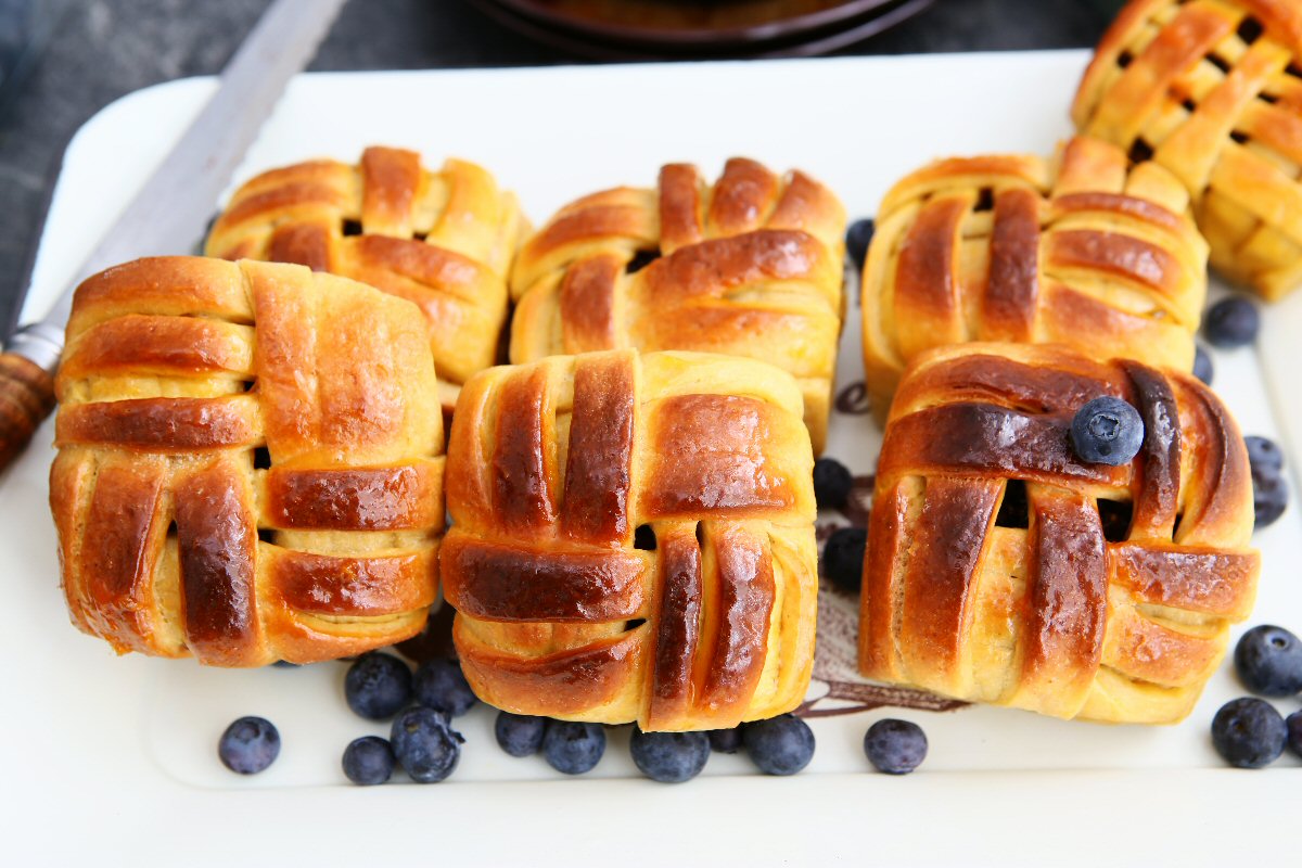 Raisin Pecan Buns - Recipe photo by angiesrecipes