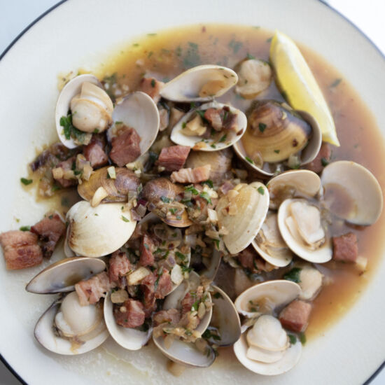 Steamed Clams with Smoked Bacon - Recipe photo by foodmakesmehappy