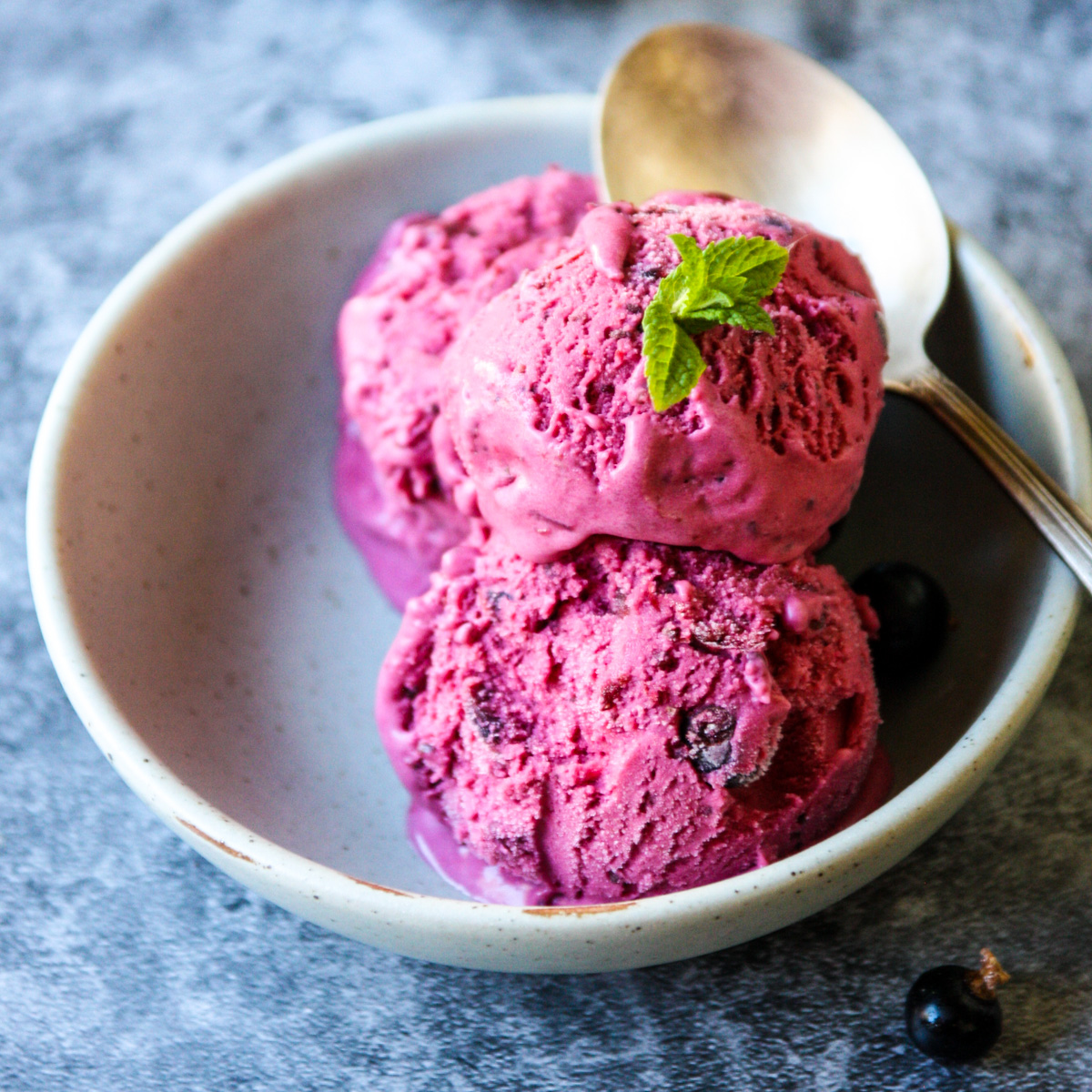 Black Currant Ice Cream - Recipe photo by the food blog