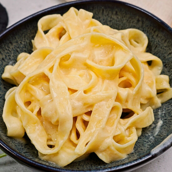 3-Ingredient Authentic Alfredo - Recipe photo by Vegtasty