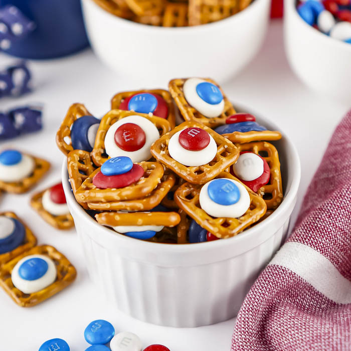 Easy Patriotic Pretzels - Recipe photo by dizzybusyandhungry