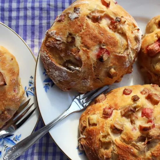 Rhubard Cardamom Bread Rolls - Recipe photo by evergreenstories