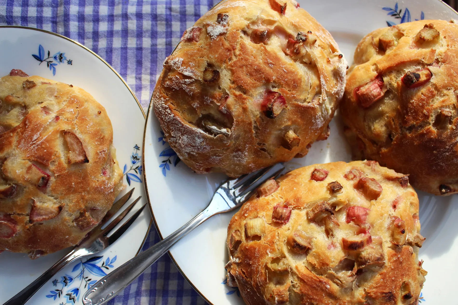 Rhubard Cardamom Bread Rolls - Recipe photo by evergreenstories