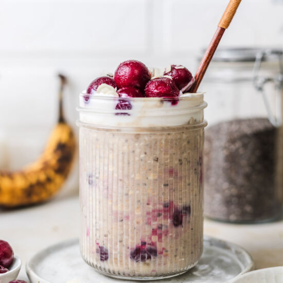 Vegan Cherry Banana Overnight Oats - Recipe photo by veggiejam