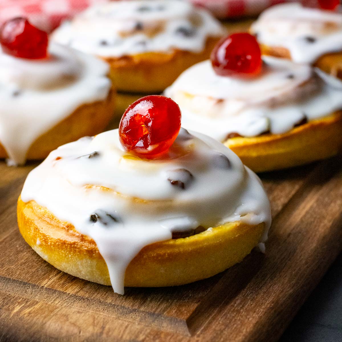 Sourdough Iced Buns With Lemon Curd - Recipe photo by somebodyfeedseb