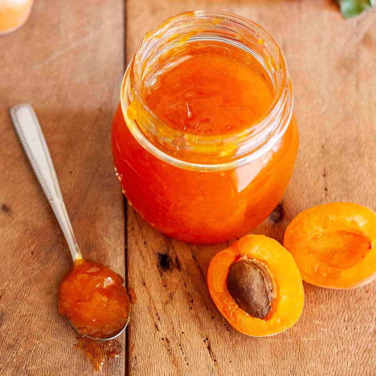 Apricot Jam Without Pectin - Recipe photo by Pastry Wishes