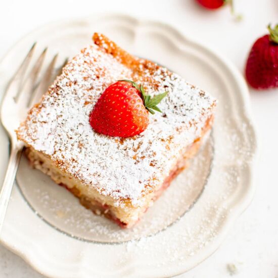 Easy Strawberry Cake - Recipe photo by TheSaltyMarshmallow